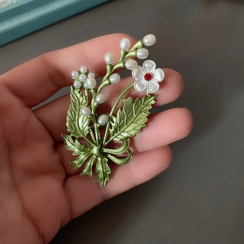 Women Vintage Flower Pearl Brooches Pins