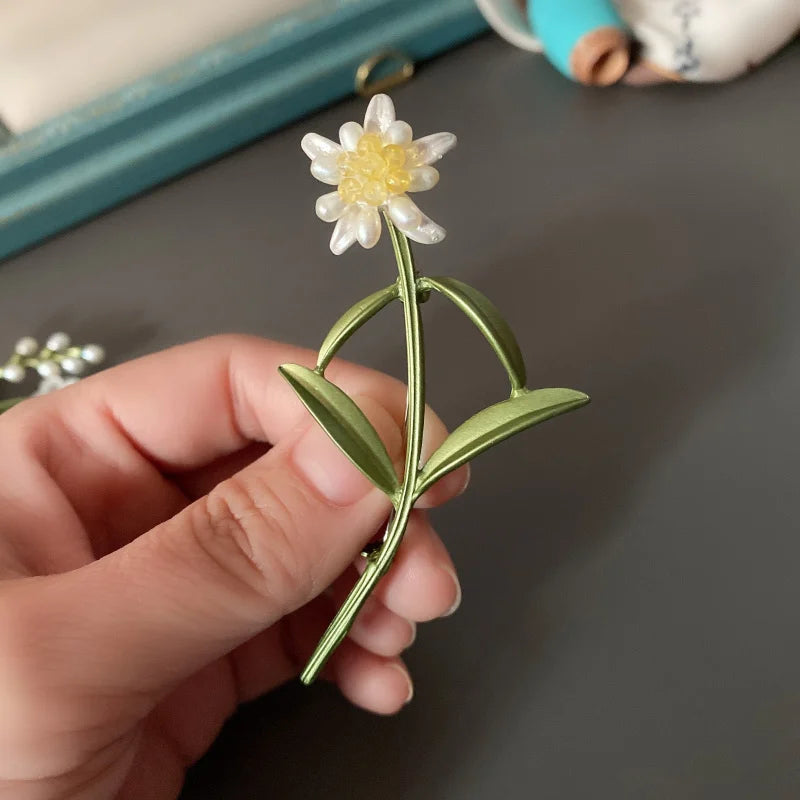Women Vintage Flower Pearl Brooches Pins