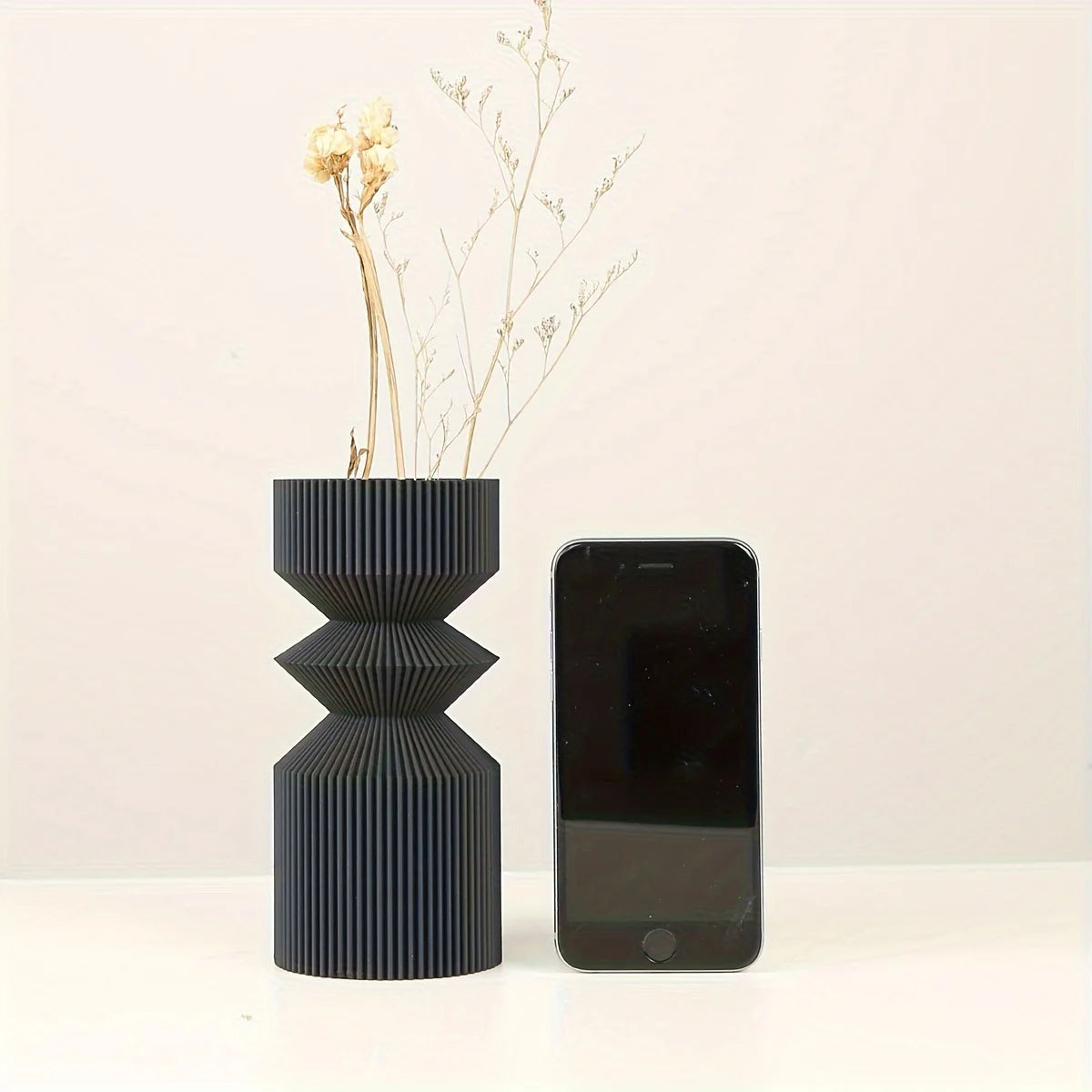 1 Nordic Black Plastic Vase