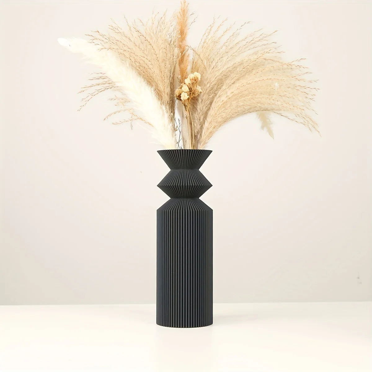 1 Nordic Black Plastic Vase