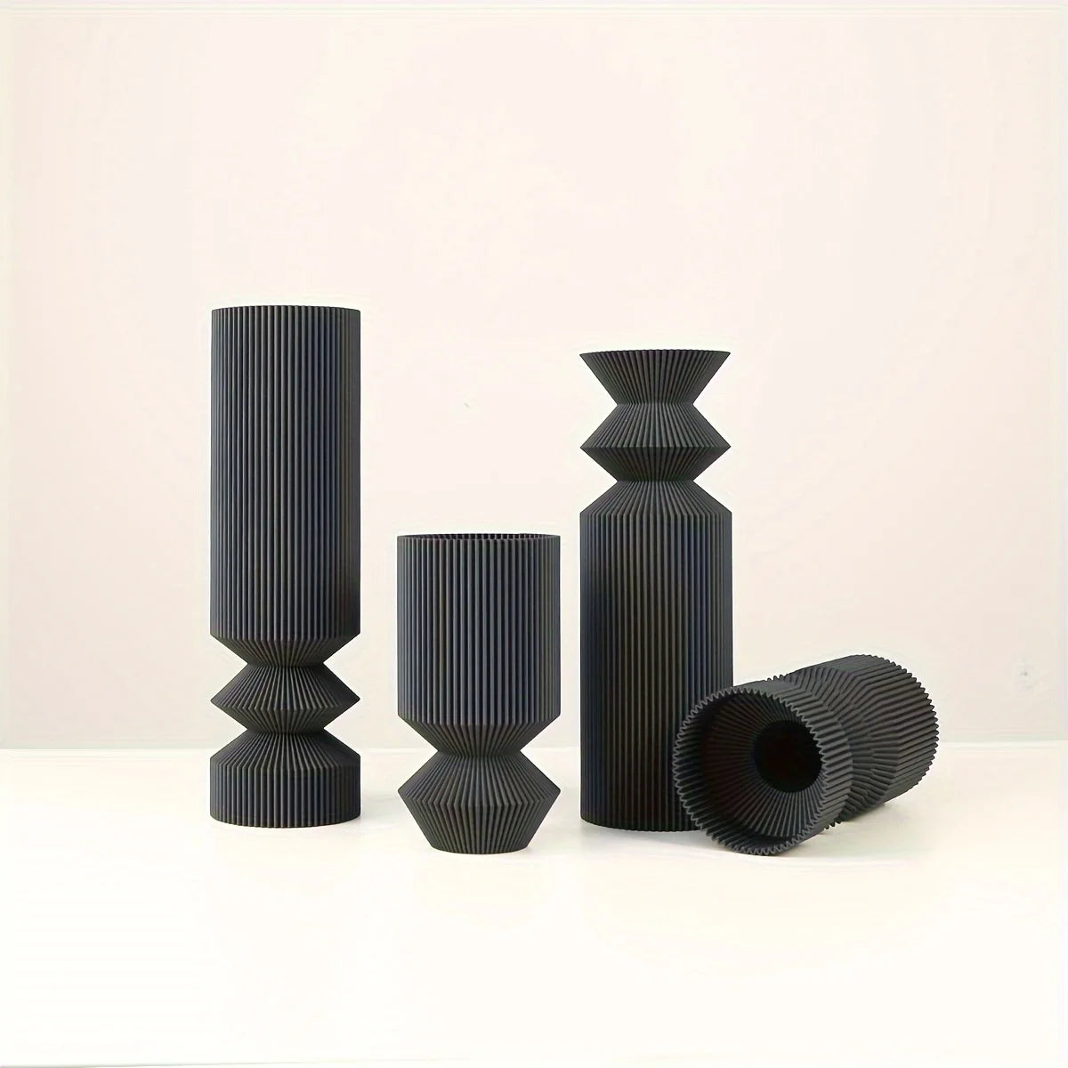 1 Nordic Black Plastic Vase
