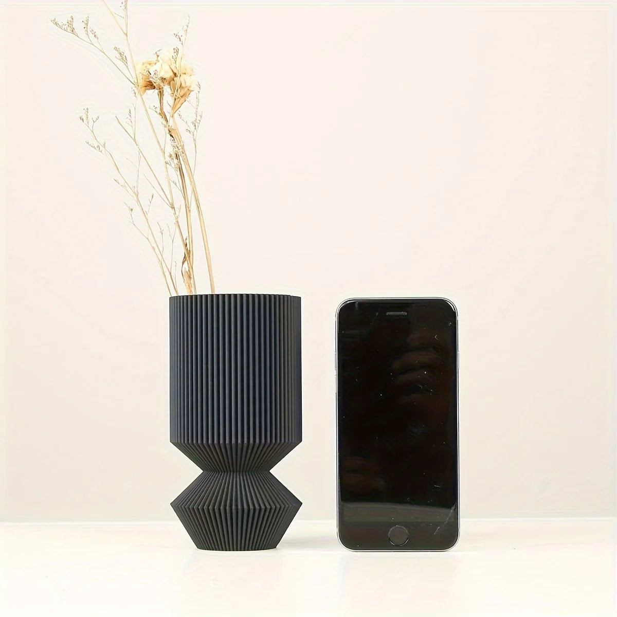 1 Nordic Black Plastic Vase